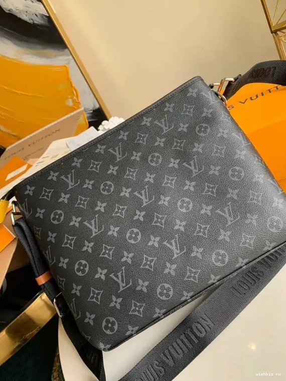 WIS MESSENGER LOUIS VUITTON BAG 0528